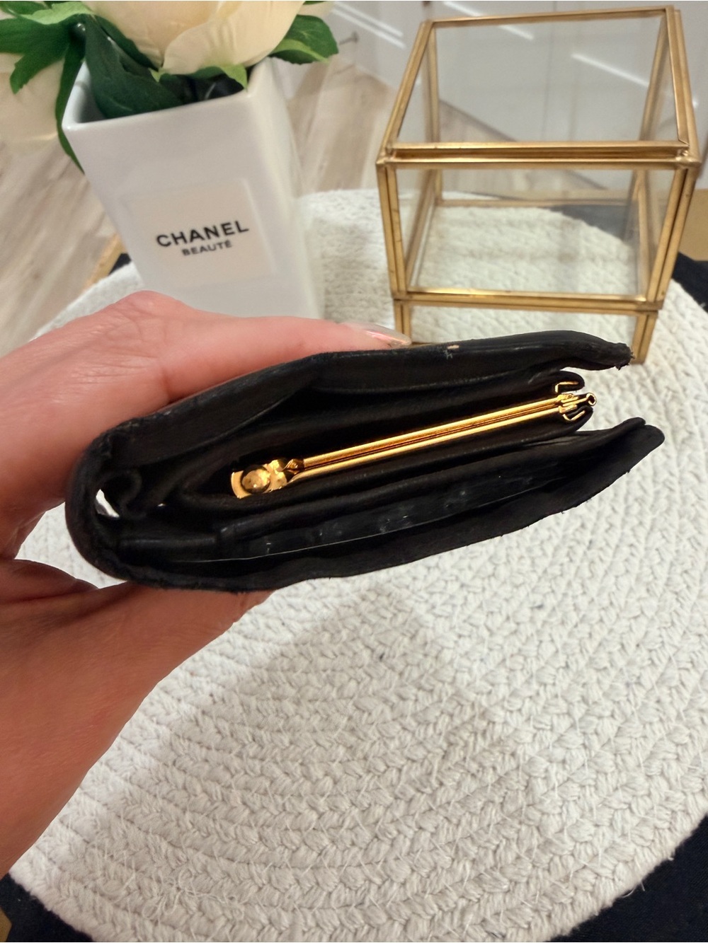 CHANEL Black Vintage Compact Wallet | Classic CC Logo - PreLOVED ❣️ - Picture 5 of 16